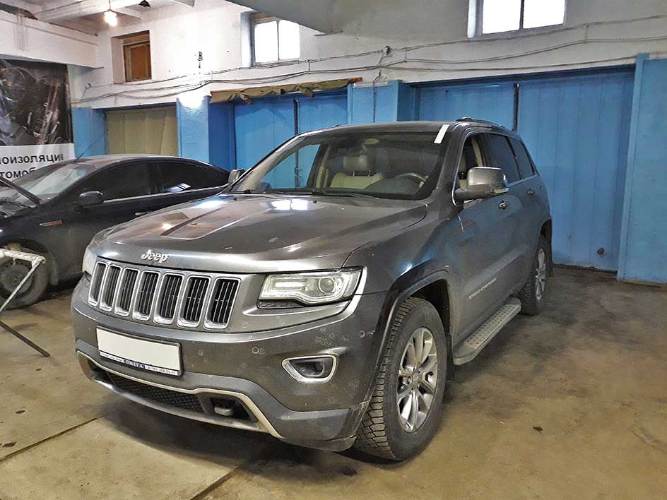 Замена стекла лобового Jeep Grand Cherokee в автосервисе «Автостекло Магнитекс»
