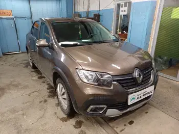 Renault Logan Stepway с новым лобовым стеклом в сервисе