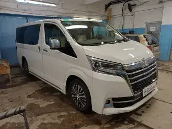 Toyota Granvia в сервисе